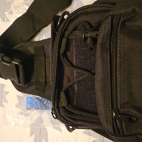 Tactical Over the Shoulder Black Bag New in Bag Adjustable - Picture 2 of 10